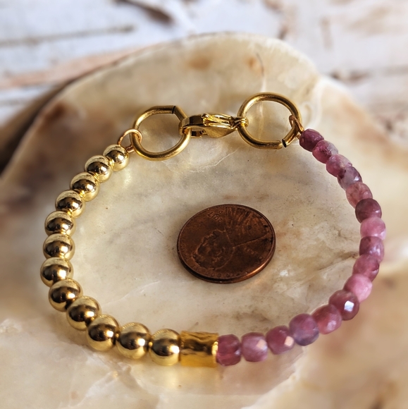 Natural Pink Thulite And Gold Beads In Half And Half Design Bracelet - Picture 6 of 6